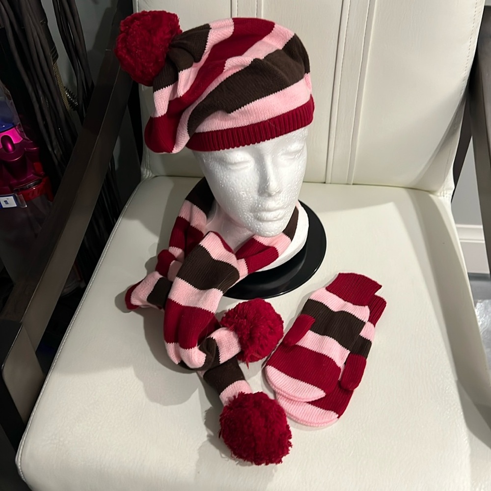 Gymboree hat mittens and scarf